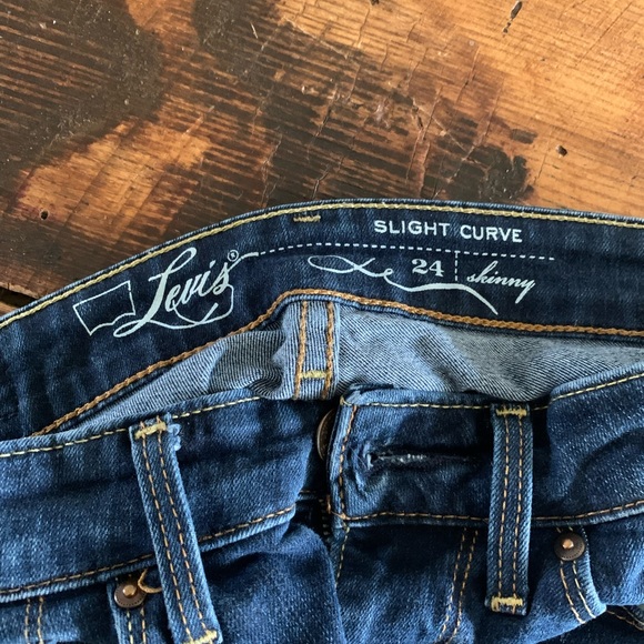 Woman’s Levi’s Skinny Jeans 👖 - Picture 3 of 4